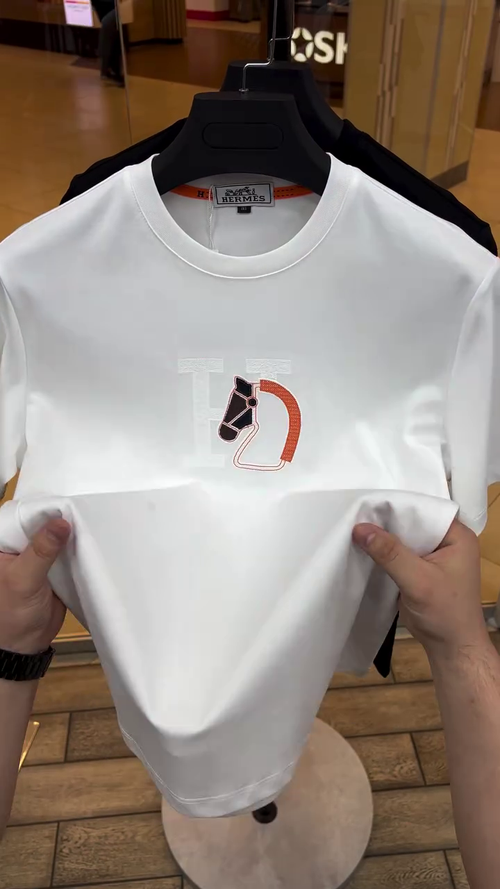 Men's and Women's Black Cotton T-Shirt with Horse Graphic Print, S Size - Image 6