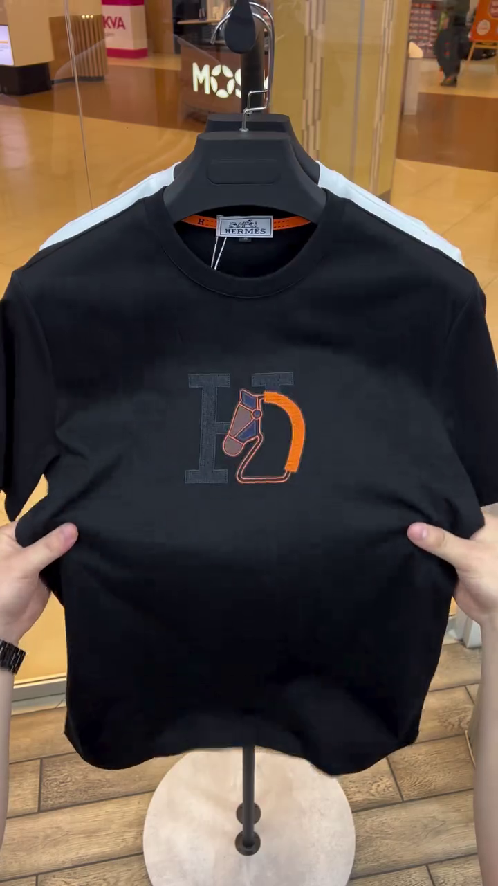 Men's and Women's Black Cotton T-Shirt with Horse Graphic Print, S Size - Image 3