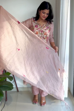 Women Floral Regular Thread Work Chanderi Silk Kurta with Trousers & With Dupatta
