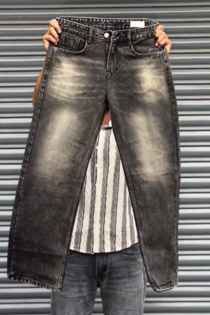 Men Straight Fit Mid-Rise Heavy Fade Jeans